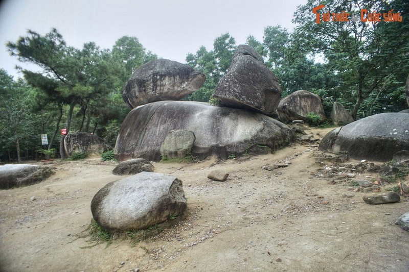 Truyen thuyet ly ky phia sau ba tang da noi tieng nhat ba mien VN