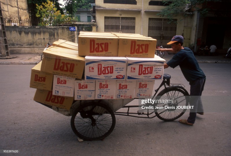 Viet Nam cuoi thap nien 1990 qua loat anh dat gia cua Jean-Denis Jourbert-Hinh-6