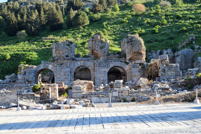 Choang ngop truoc su trang le cua thanh pho co Ephesus-Hinh-7