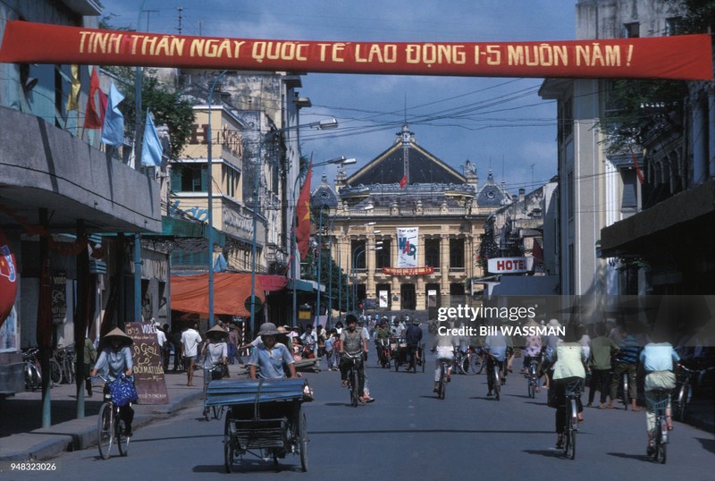 Rung rung xuc dong xem loat anh Ha Noi moc mac nam 1989