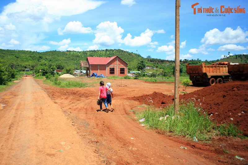 Truyen thuyet la ly giai vi sao dat Tay Nguyen “do ruc nhu lua