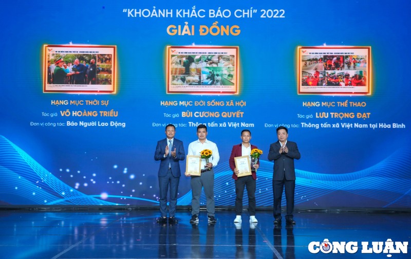 Gala Bao chi 2023 - Trao giai anh “Khoanh khac bao chi 2022”: Ton vinh ban linh dan than, lan toa suc sang tao-Hinh-5