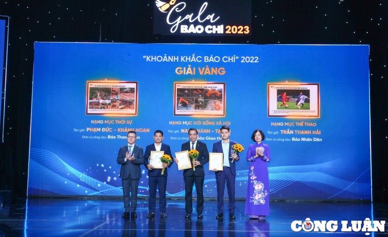 Gala Bao chi 2023 - Trao giai anh “Khoanh khac bao chi 2022”: Ton vinh ban linh dan than, lan toa suc sang tao-Hinh-6