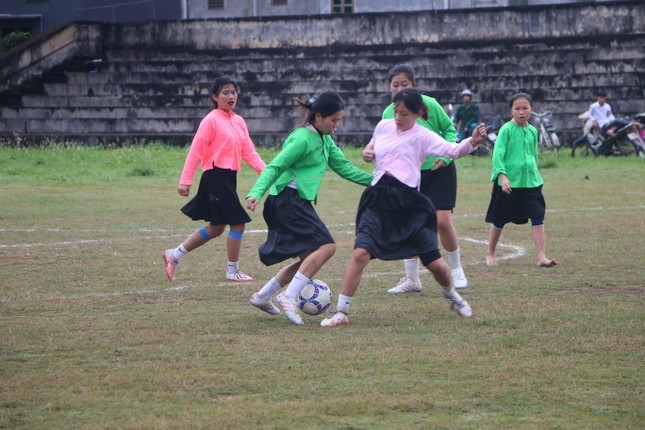 Ve mien dat Ngoc xem phu nu Tay mac vay da bong-Hinh-8