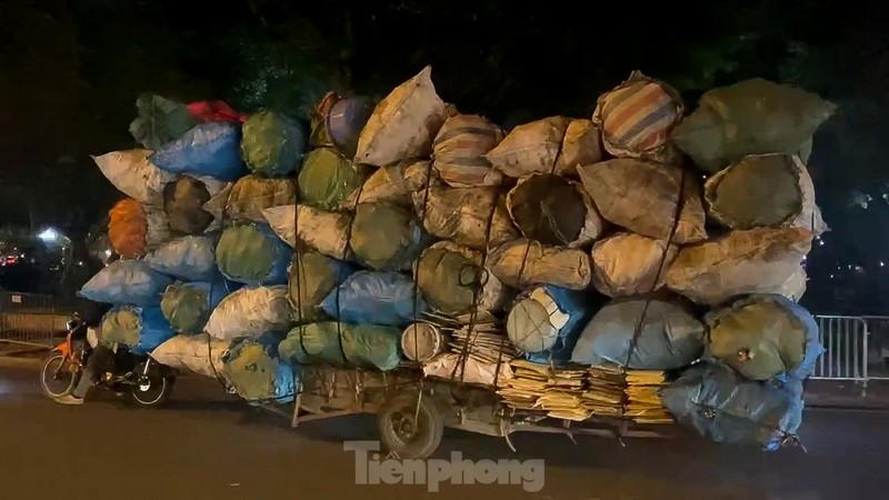 Xe tu che 'cong' hang cong kenh tung hoanh tren duong pho Ha Noi-Hinh-9