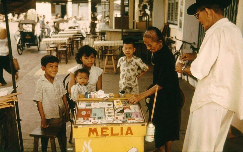 Hinh doc: Muu sinh tren duong pho Sai Gon nam 1956-Hinh-3