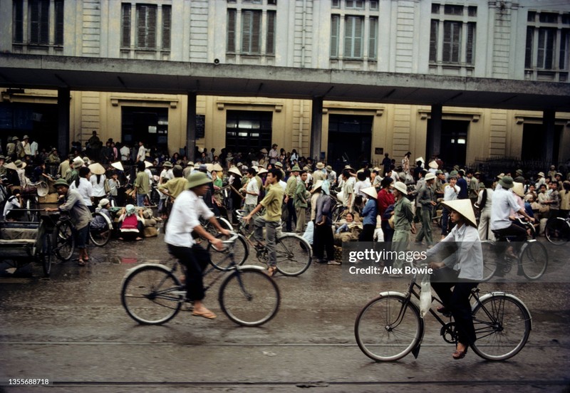 Xuc dong ngam loat anh khong the quen ve Ha Noi nam 1984