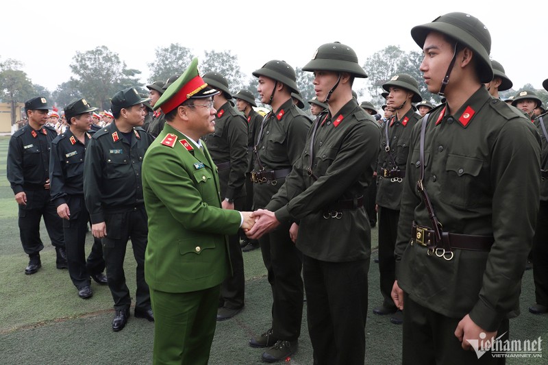 Hon 16.000 tan binh Cong an nhan dan buoc vao khoa huan luyen-Hinh-4