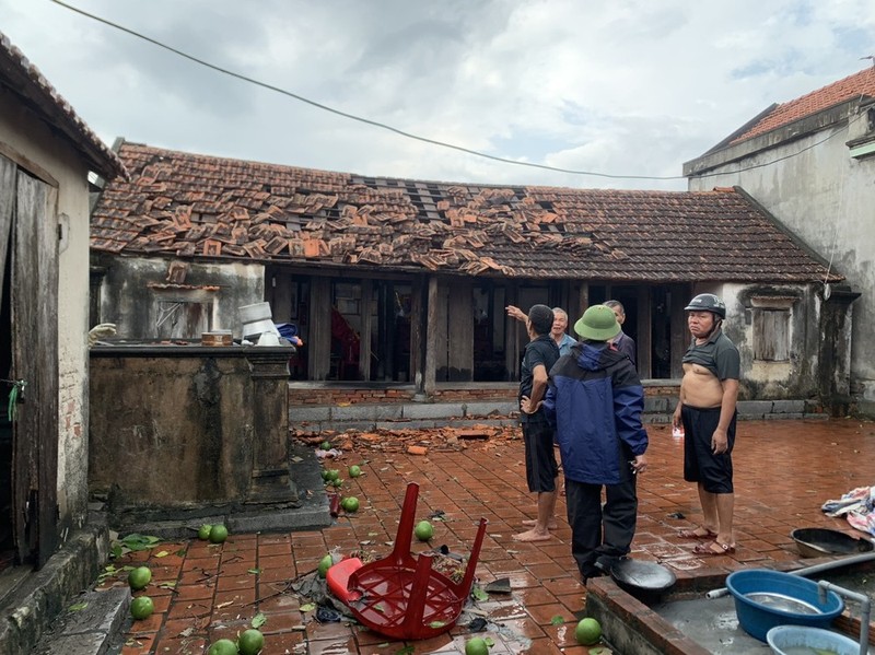 Loc xoay lam toc mai hang chuc ngoi nha o Quang Ninh