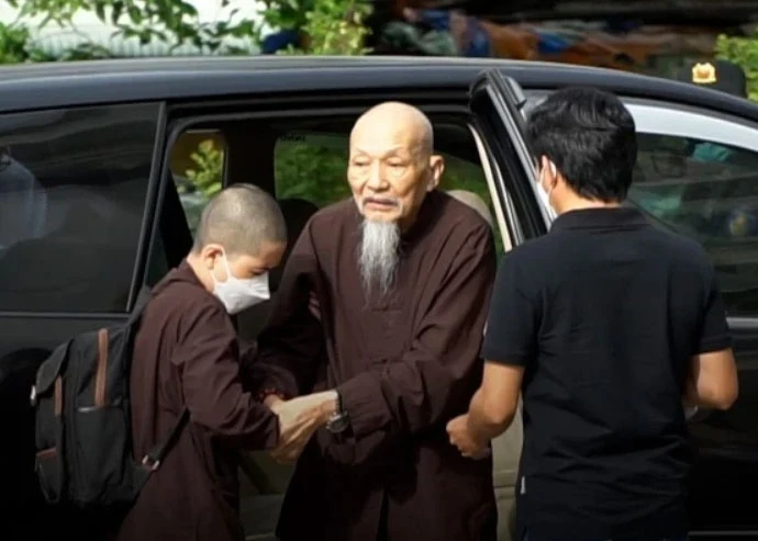 Vu Tinh that Bong Lai: Ra soat lich su kham chua benh 3 nguoi