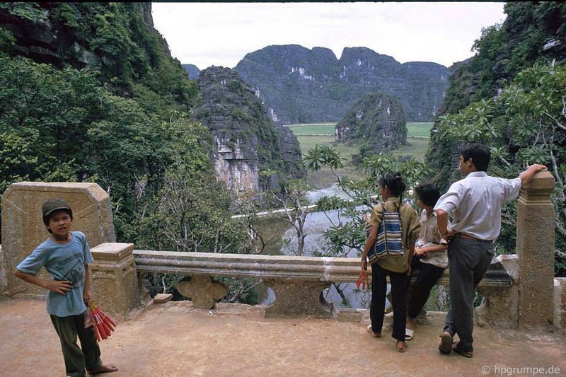 Lang nguoi truoc ve dep hoang so cua Ninh Binh nam 1991-Hinh-7