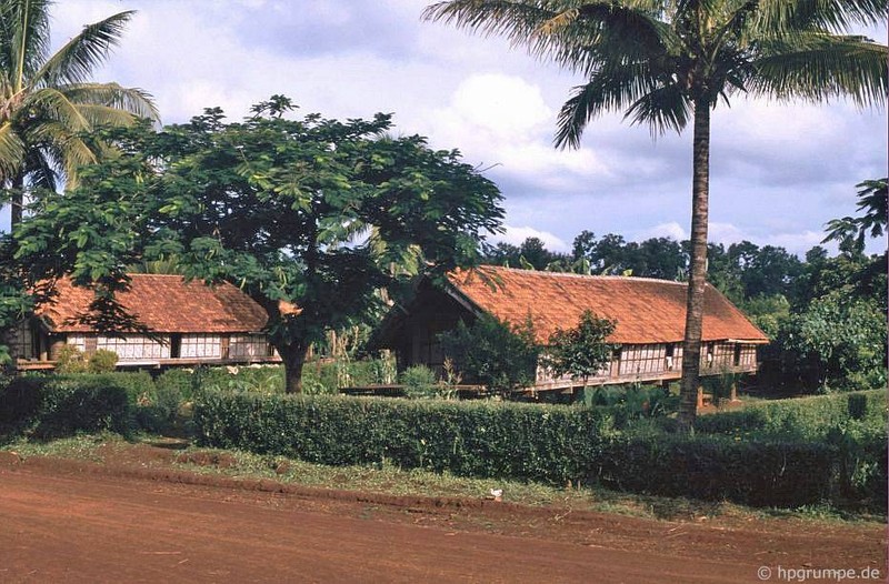 Tham buon E De doc dao o Buon Ma Thuot nam 1992-Hinh-2