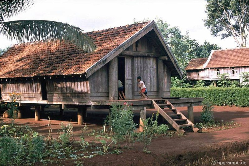 Tham buon E De doc dao o Buon Ma Thuot nam 1992-Hinh-3