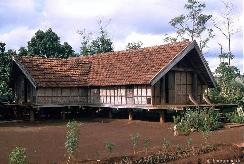 Tham buon E De doc dao o Buon Ma Thuot nam 1992-Hinh-4