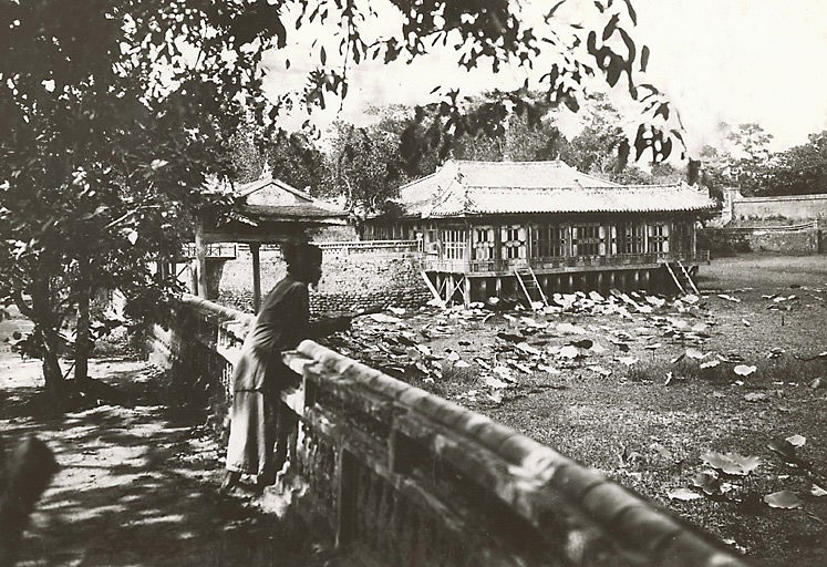 Hinh doc ve lang tam cac vi vua nha Nguyen o Hue nam 1919-1926-Hinh-11