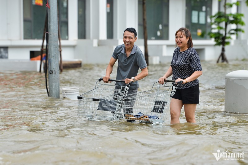 Khu biet thu 'thien duong' o Ha Noi chim sau trong nuoc suot 2 ngay-Hinh-9