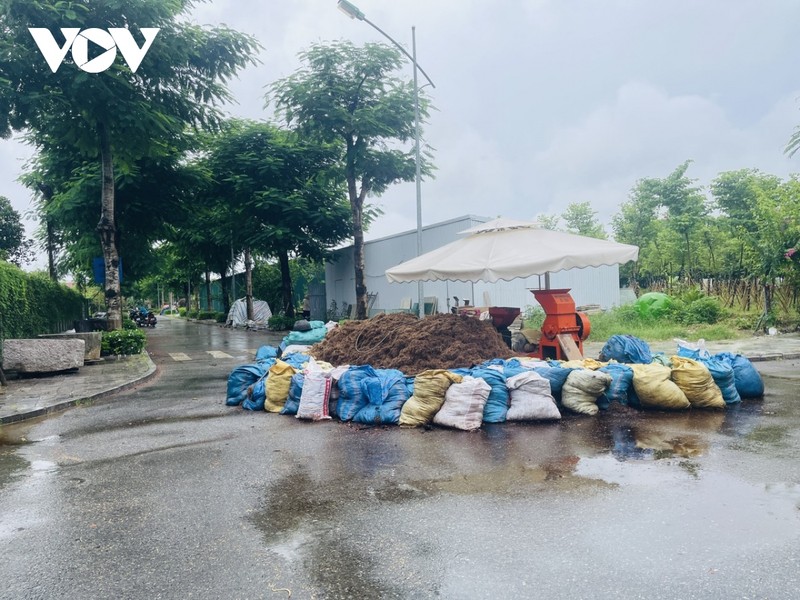 Can canh khu biet thu hon 7.000 ty bi bo hoang o Ha Noi-Hinh-13