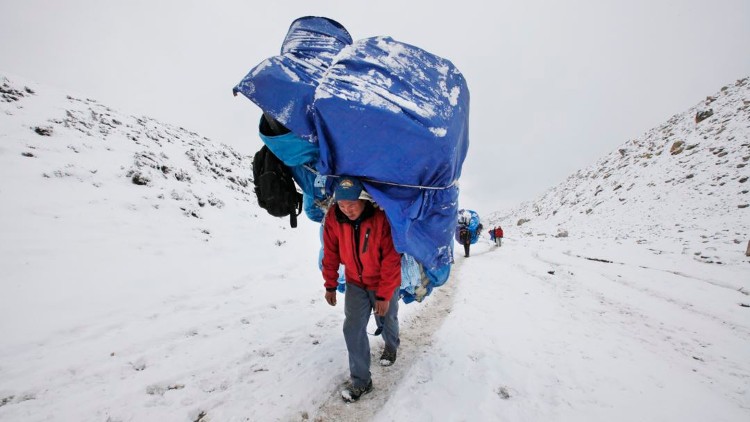 Suc manh bi an cua nguoi Sherpa tren dinh Himalaya-Hinh-2