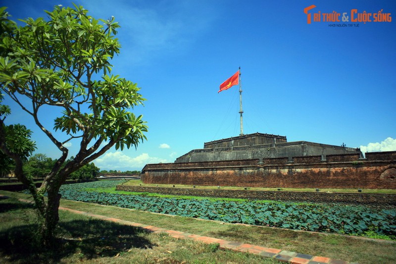 Loat di tich gan voi su kien vua Bao Dai doc Chieu thoai vi o Hue-Hinh-10