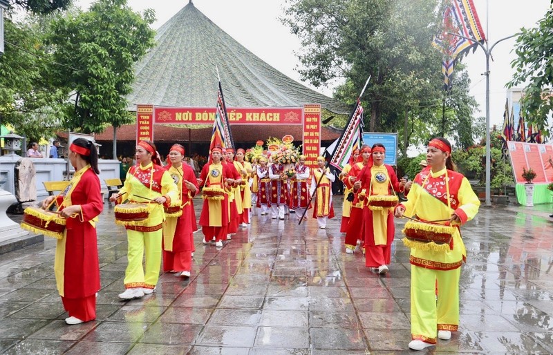 Kham pha den Hat Mon vua tro thanh Diem du lich Di tich quoc gia dac biet-Hinh-2