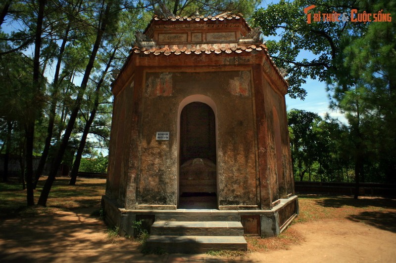 Chiem nguong loat bia da co khac 'loi vang' cua vua chua nha Nguyen-Hinh-5