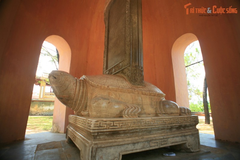 Chiem nguong loat bia da co khac 'loi vang' cua vua chua nha Nguyen-Hinh-8