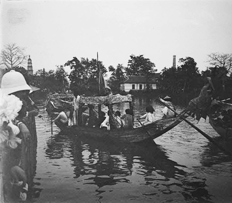 Canh dua vit thu vi o ho Hoan Kiem, Ha Noi nam 1905 -1906-Hinh-6