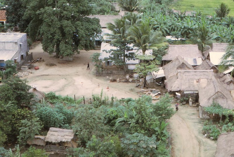 Phong canh Phu Yen nam 1970-1971 qua ong kinh nguoi My-Hinh-11