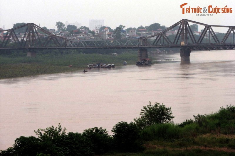 Hoi uc hao hung ngay 10/10/1954 tren cau co nhat Ha Noi-Hinh-6