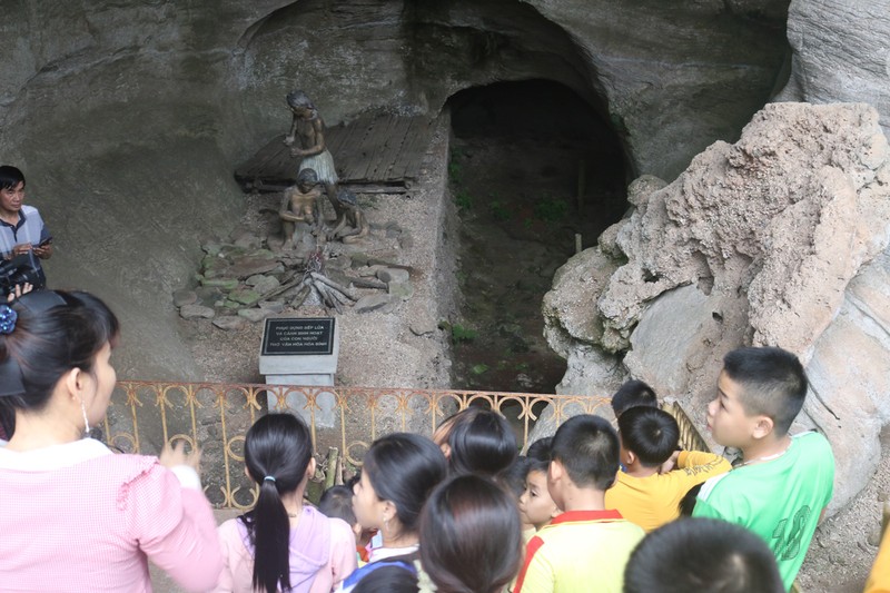 Kham pha hai hang da vua tro thanh Di tich quoc gia dac biet