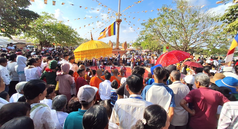 Doc dao le hoi truyen thong Chroi Rum Chek cua nguoi Khmer Soc Trang