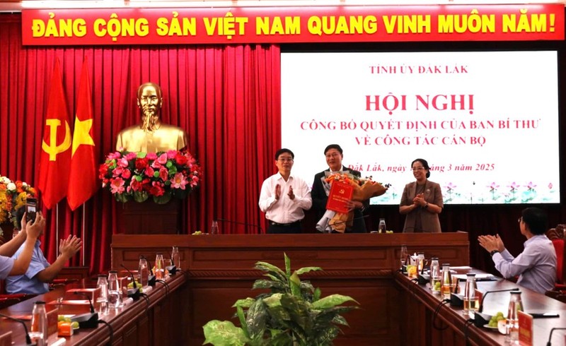 Ban Bi thu Trung uong Dang chi dinh, chuan y nhan su 3 tinh