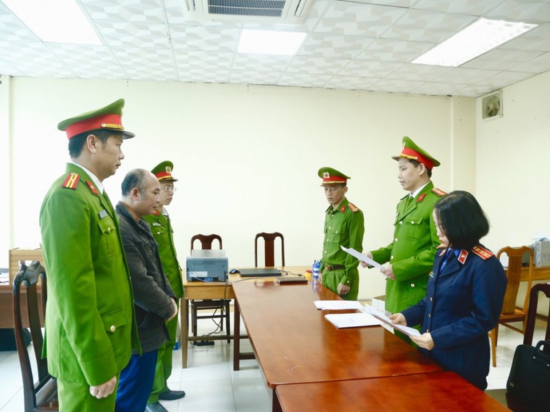 Ha Tinh: Khoi to giam doc lua dao, chiem doat tai san