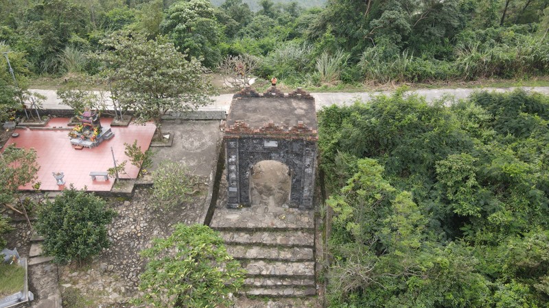 Sac xuan tren dinh Hoanh Son Quan