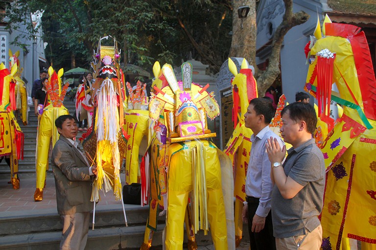 Dong nguoi chen chan di le den Cho Cui-Hinh-6