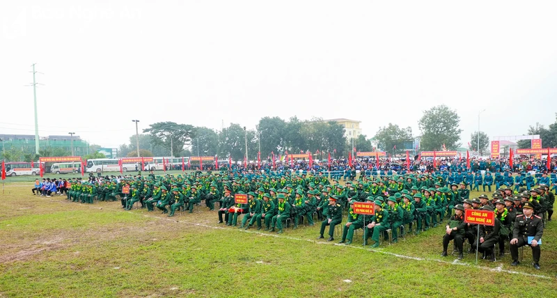 View - 	Thanh niên Bắc Trung Bộ nô nức ngày hội tòng quân