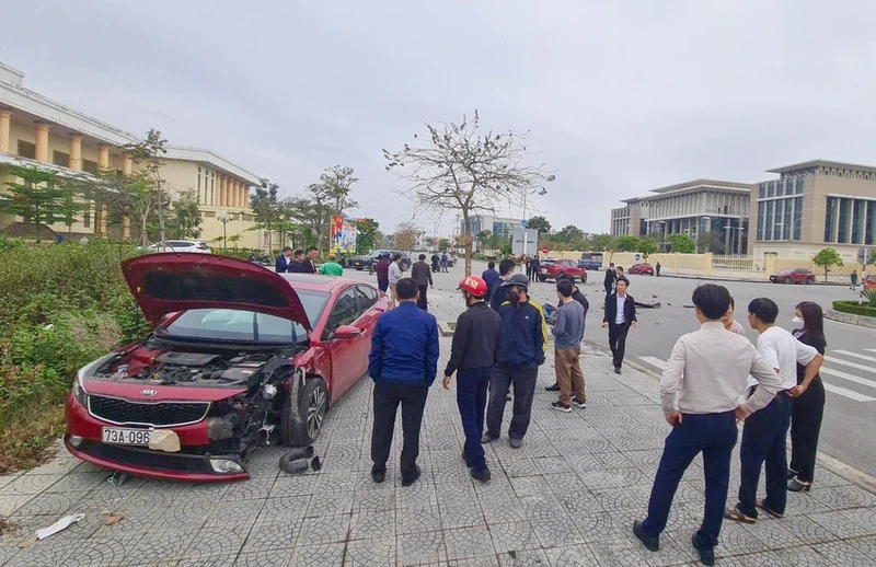 Hai tai xe nu mat lai tong nhau, xe bep rum o Quang Binh-Hinh-2