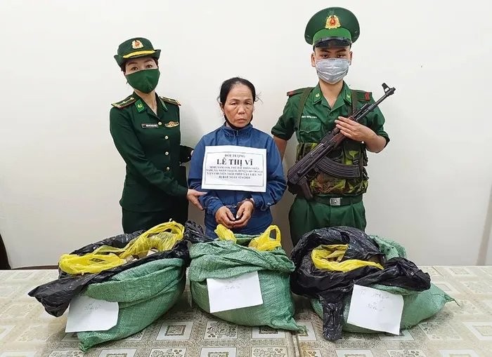 Quang Binh: Bat qua tang 2 nu quai “cong” 50kg thuoc no di ban-Hinh-2