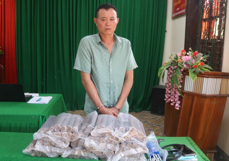 Nghe An: Bat 2 doi tuong van chuyen trai phep gan 50kg thuoc no-Hinh-2