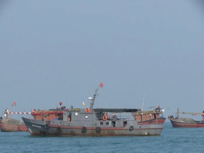 Song bien danh chim 4 tau ca, nhieu ngu dan Quang Binh mat tich