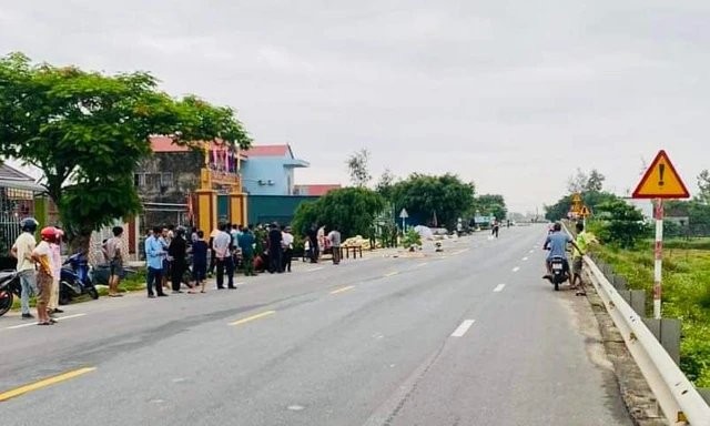 Quang Binh: Cu ba 90 tuoi tu vong bat thuong ben le duong