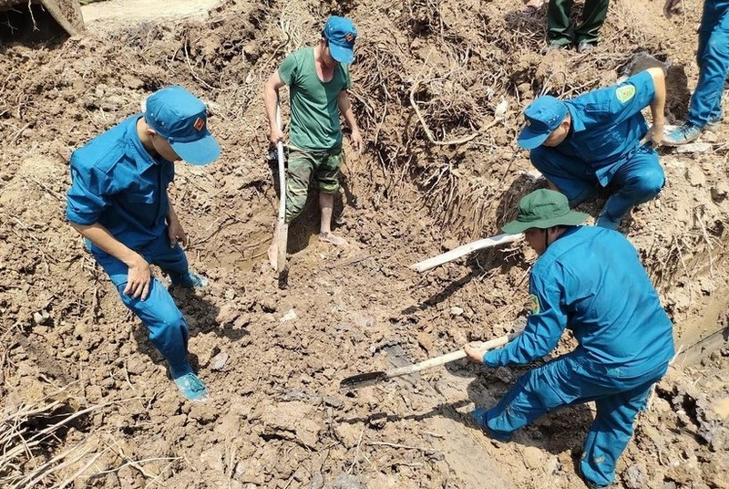 Phat hien 4 hai cot liet si cung nhieu di vat o Quang Tri