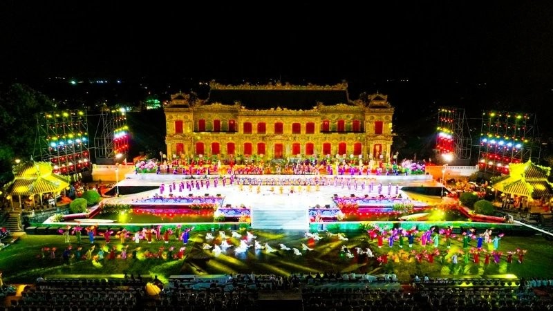 View - 	Lung linh đêm khai mạc Tuần lễ Festival Nghệ thuật Quốc tế Huế 