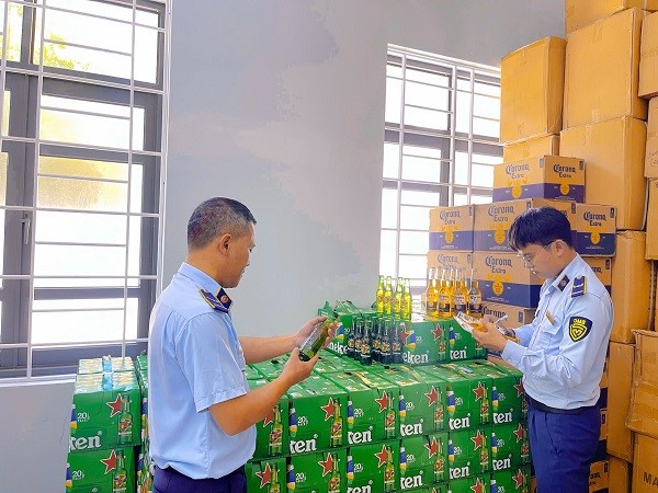 Phu Yen: Thu giu luong lon bia Heineken, Corona khong ro nguon goc