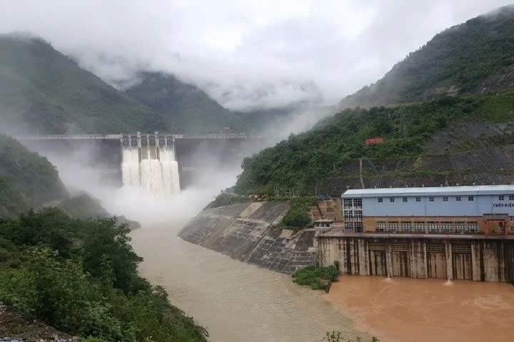 Ho thuy dien lon nhat Bac Trung Bo mo 6 cua xa lu