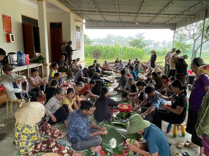 Nghe An: Xuyen dem nau banh gui dong bao vung lu mien Bac-Hinh-3