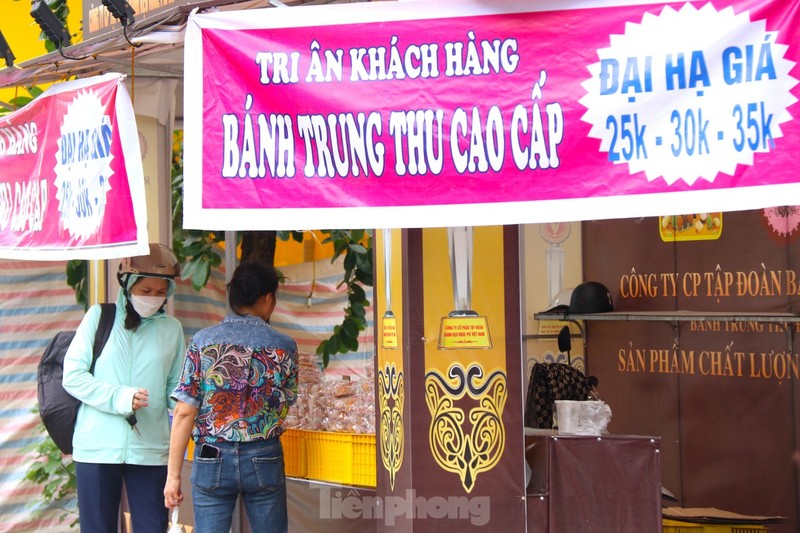 Ha Noi: Banh trung thu dai ha gia van e-Hinh-8