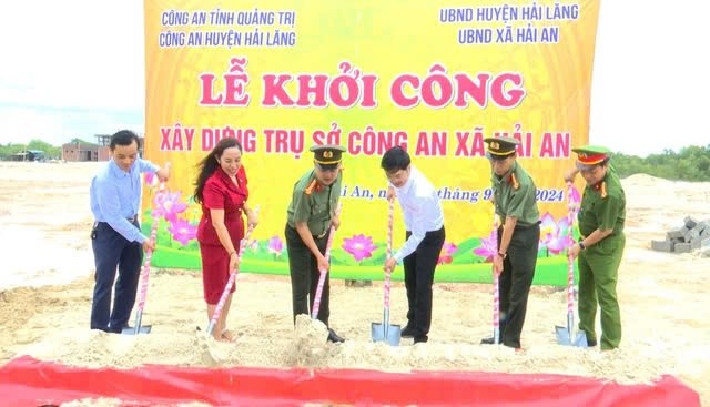 Phat lenh khoi cong 40 tru so cong an xa o Quang Tri