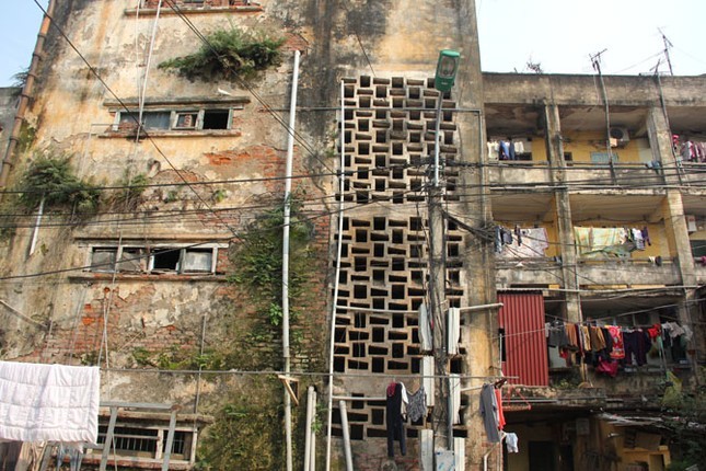 Nhieu chung cu cu nut, nghieng, khong dam bao an toan sau bao Yagi