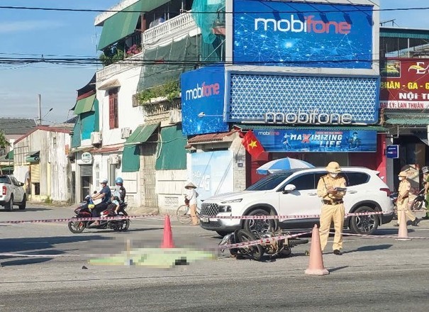 Va cham voi xe dau keo, nguoi dan ong tu vong thuong tam